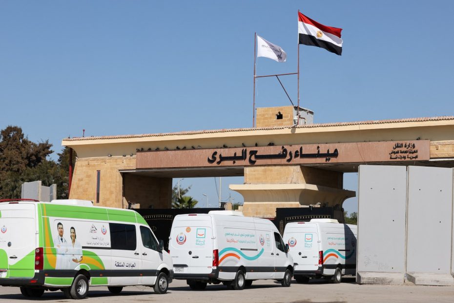 Palestinian patients go to Egypt, and Lafay