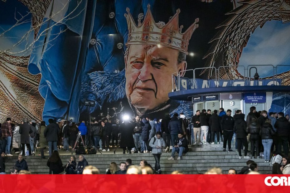 Pessoas qualificadas não devem esquecer o "Presidente": a imagem honorária de Pinto da Costa no Dragon Field - Fotogalerias