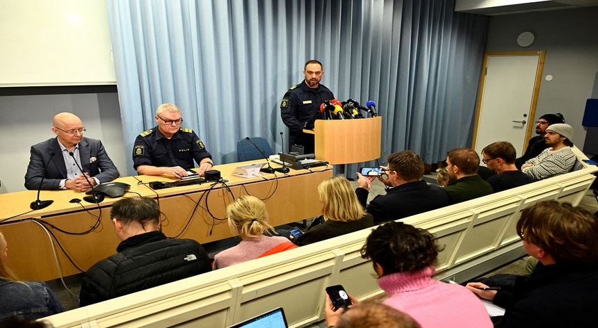 Sagitário está relacionado à escola, ela mata 10 pessoas dizendo policiais suecos
