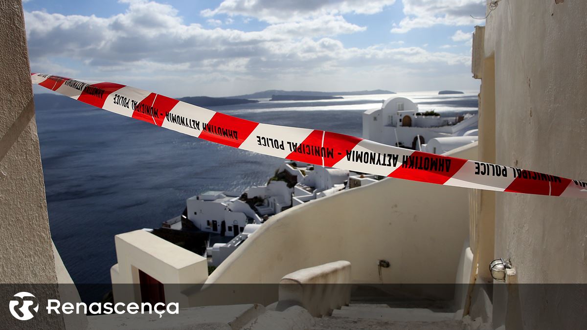 Seismos continua a chegar a Santorini, Grécia