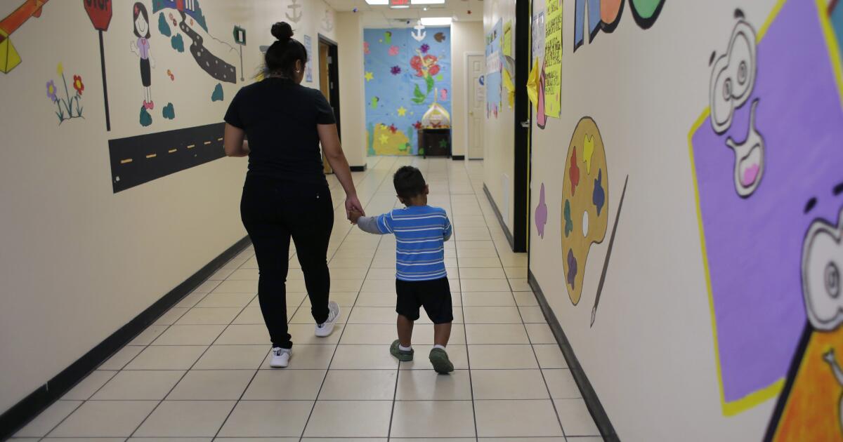 Trump stops legal representatives of 26,000 immigrant children
