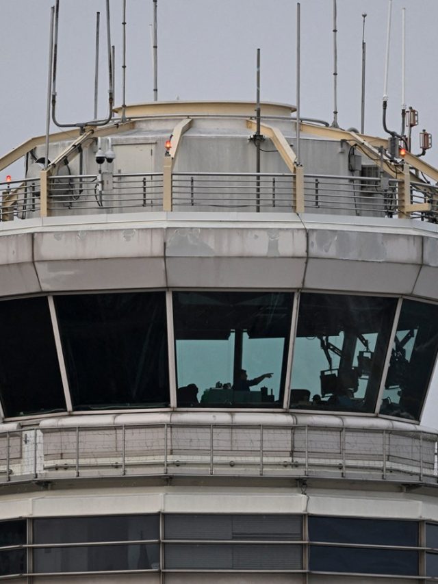 Trump's new government has an air traffic control office in the chaos