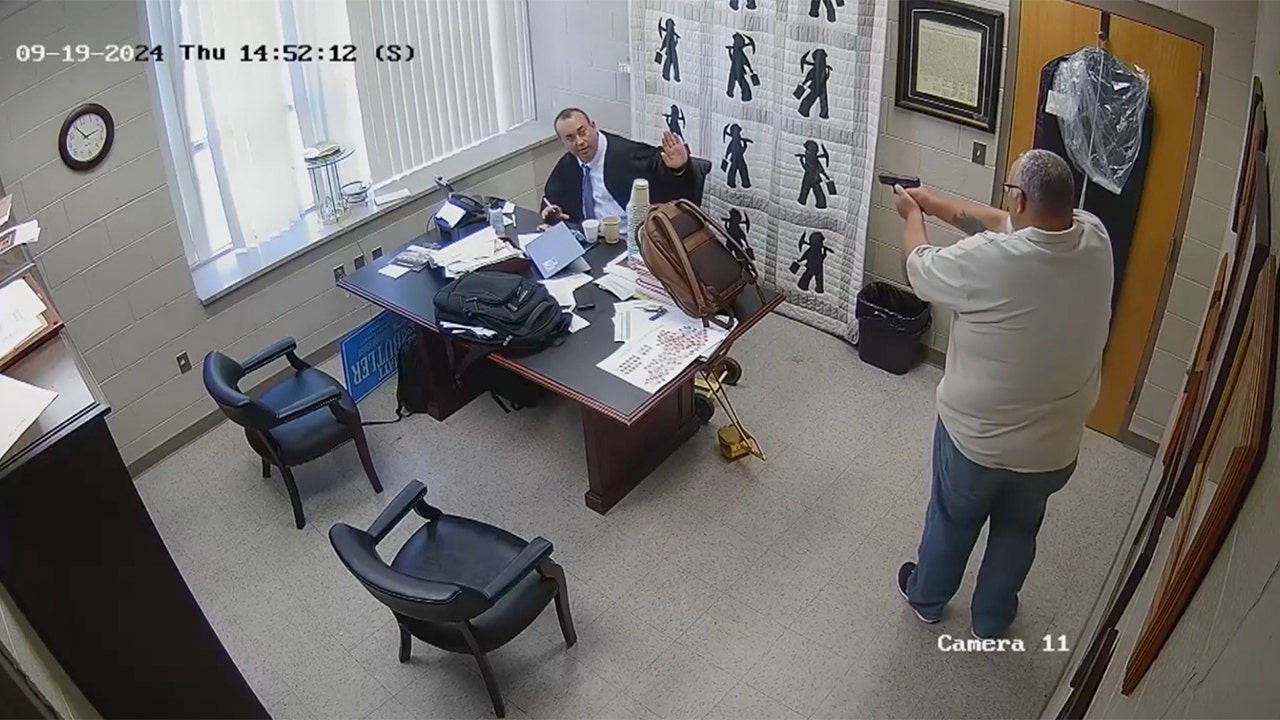 Experts suspect Kentucky sheriff's defence of insanity suspected of killing judge