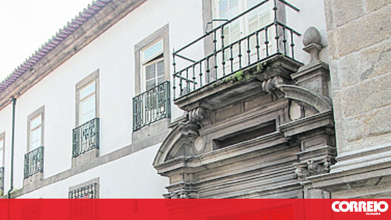 Existem 9 pessoas no Porto através do cartão móvel (Portugal