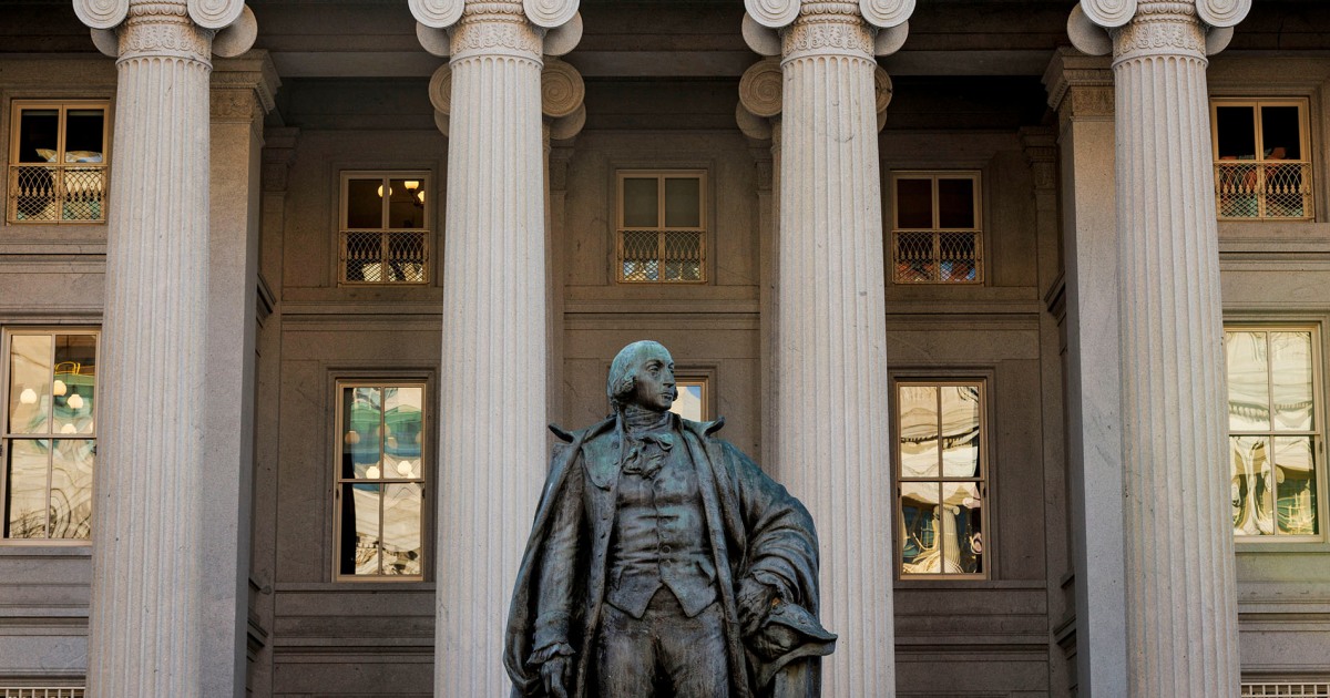 Moody lowers U.S. credit rating for increased U.S. debt