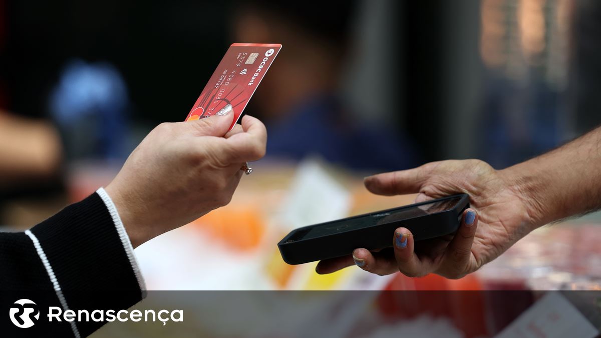 Português continuam pagando por cartão