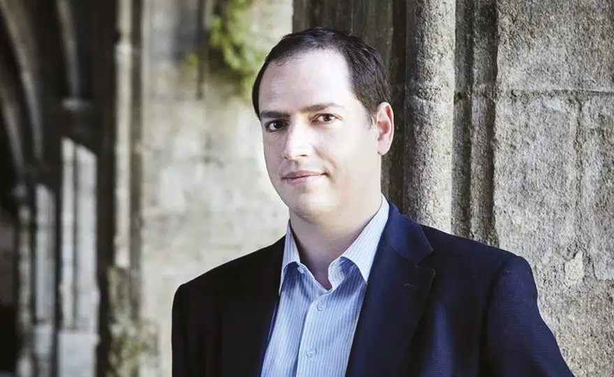 Diretor do Festival Avininon – Delegate deixa o Yuan após alegações de assédio sexual
