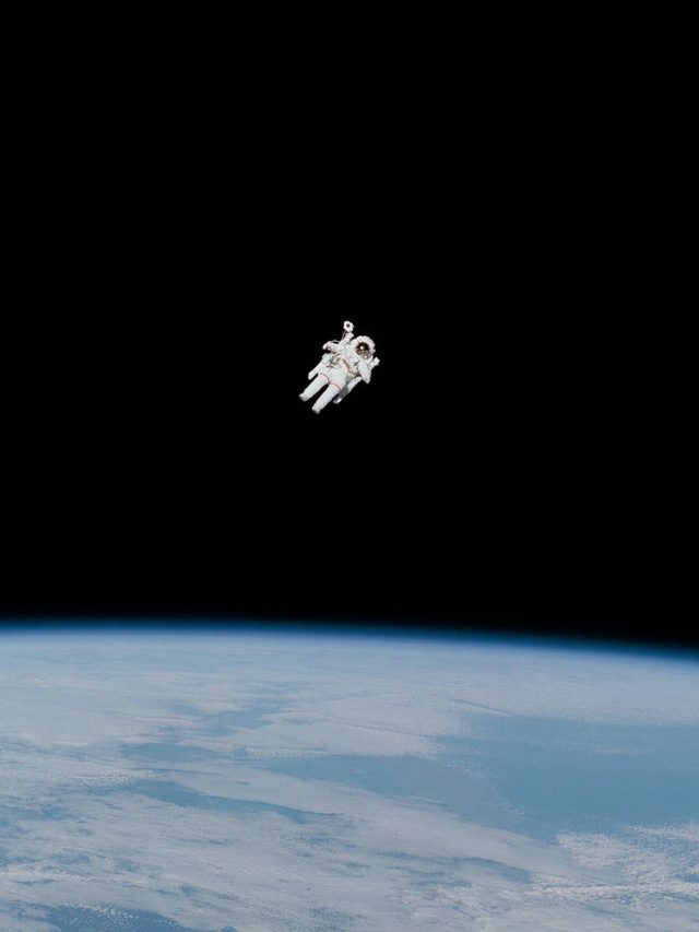 What is a space walk? (Grades 5.o to 8.o)