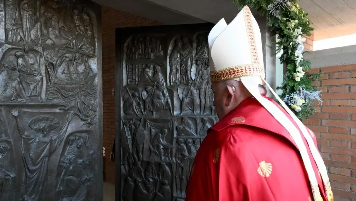 Crentes e não-crentes exigem que o papa siga o caminho de Francis