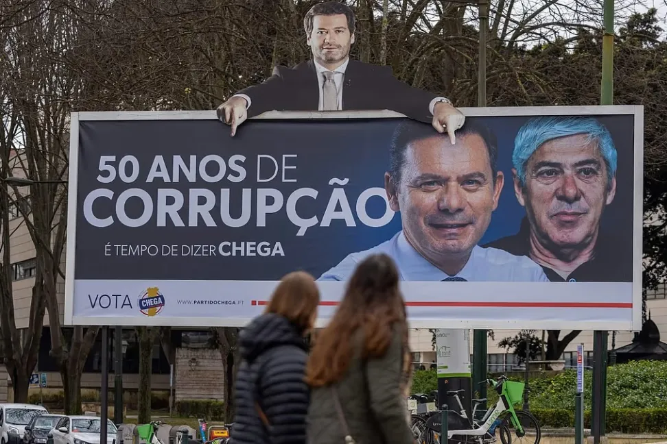 O Tribunal rejeita o pedido do Montenegro de retirar o pôster da chegada