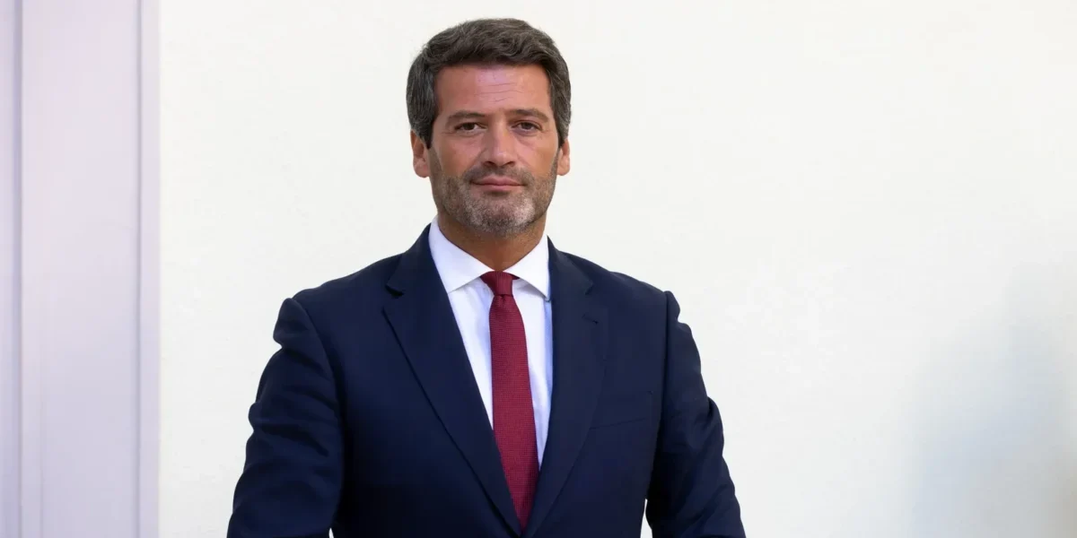 A chegada propõe propor à lei propor ao governo obrigado a indicar o desperdício anual do departamento