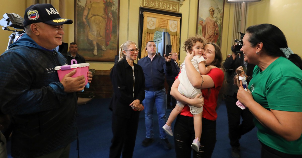 2-year-old girl Maikelis Espinoza reunited with Venezuela's mother after deportation in the United States