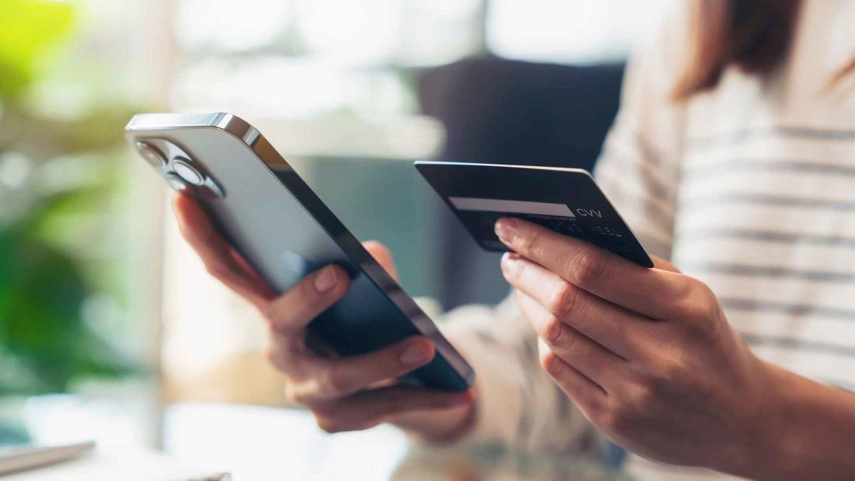 8 Ways to Stay Safe when Using Mobile Banking Apps