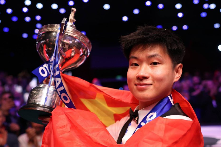 A China já tem um campeonato mundial de sinuca. É Zhao Xintong, ele quase sorriu, hoje ele é um jogador amador porque tem sido um tolo