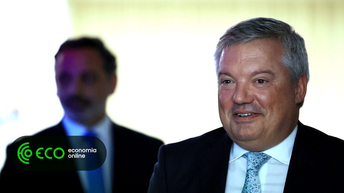 A Constituição confirma a perda da missão do Presidente Gaia Edward Vido Rodriguez