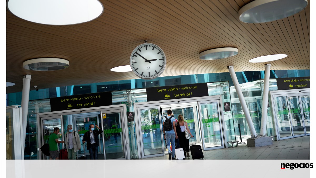 A companhia aérea evacua Portugal de turistas americanos – empresa