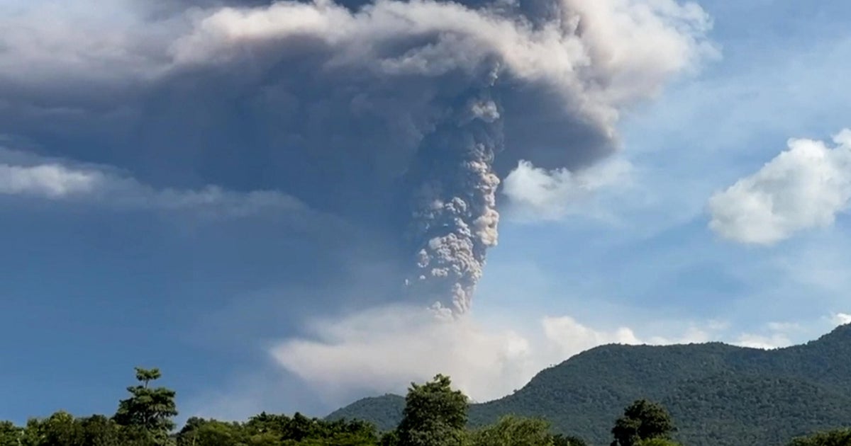 A huge gray cloud erupts in Lewotobi laki-laki, Indonesian volcanic mountain range, prompting aviation alerts