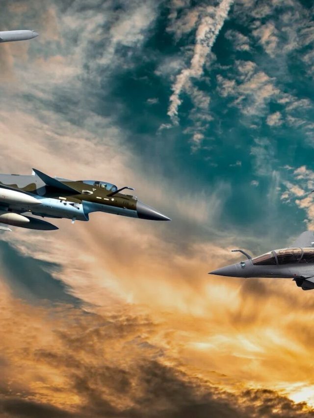 A primeira batalha real de todos os tempos entre armas chinesas e ocidentais. Aviões de caça chineses foram arrasados ​​no chão