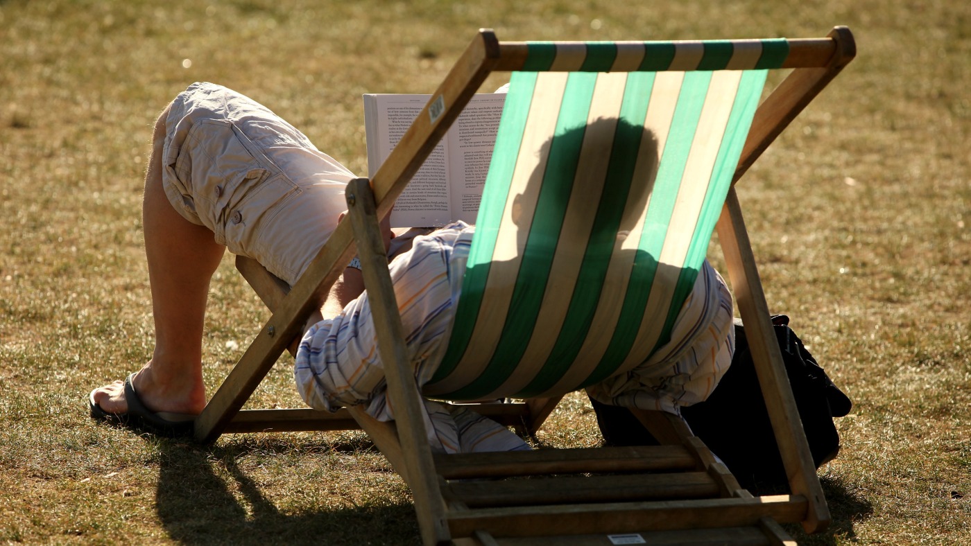 AI-generated summer reading list published in major newspapers: NPR