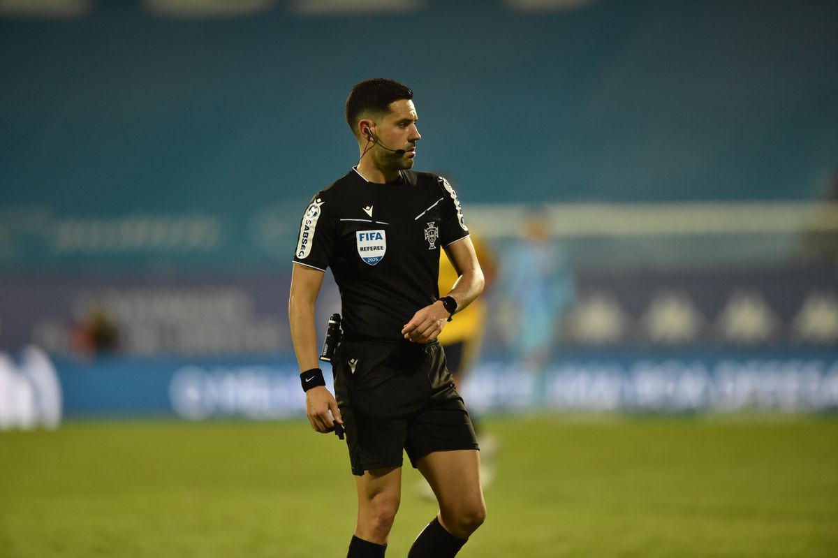 Análise da análise da arbitragem de estoril-benfica de Pedro Henriques