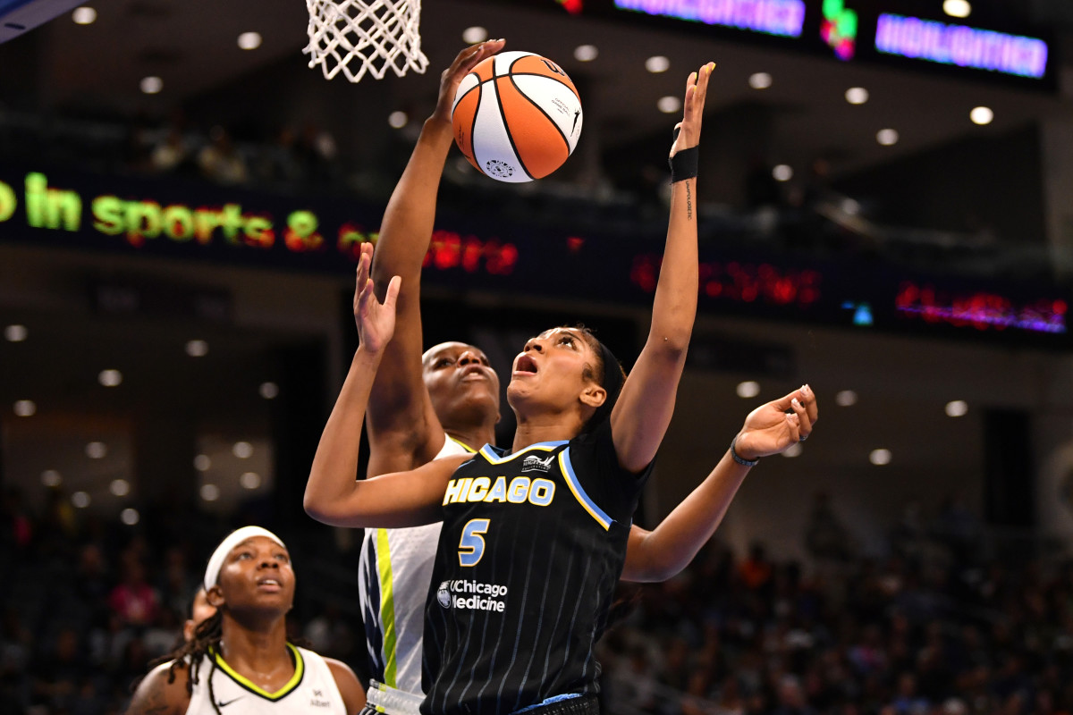 Angel Reese's decision during Chicago Sky's first victory has attracted attention