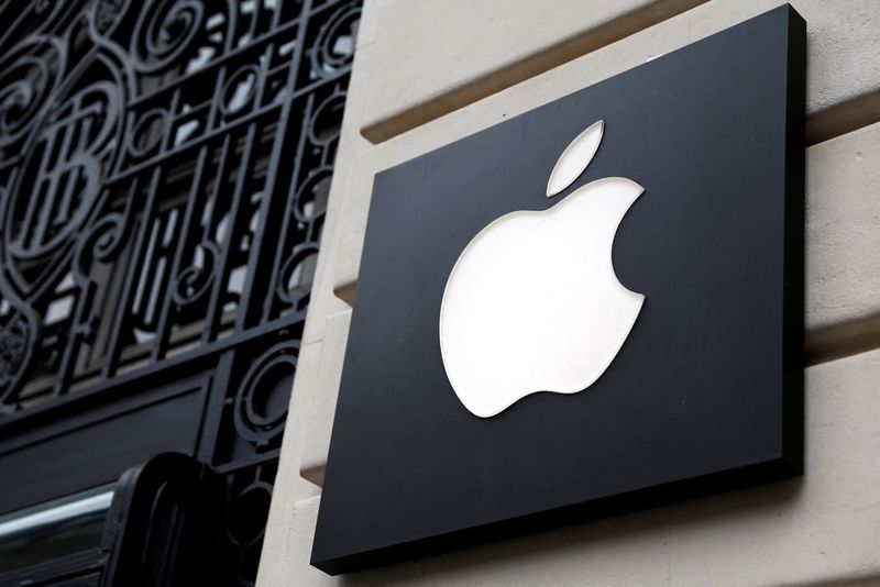 Apple's shares fell as buybacks cut, tariffs worry about fan investors' troubles