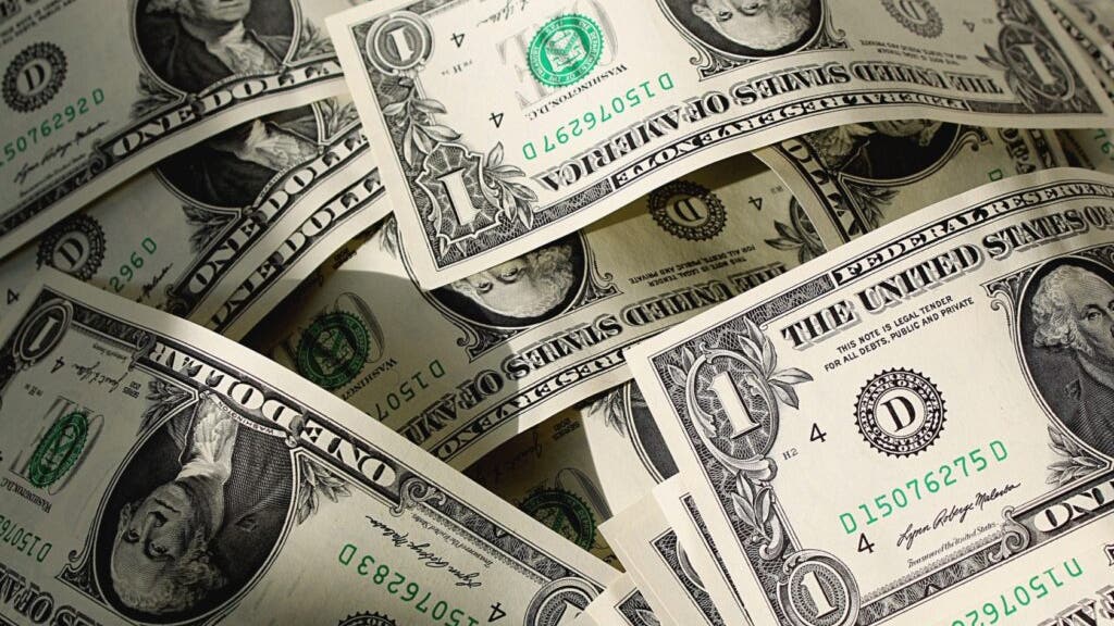 Are you rich or upper middle class? This is the net worth and income that is considered rich
