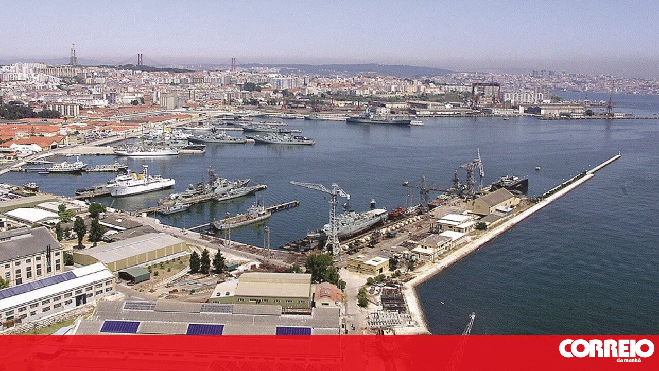 As forças navais feridas se enquadram na base naval – Portugal