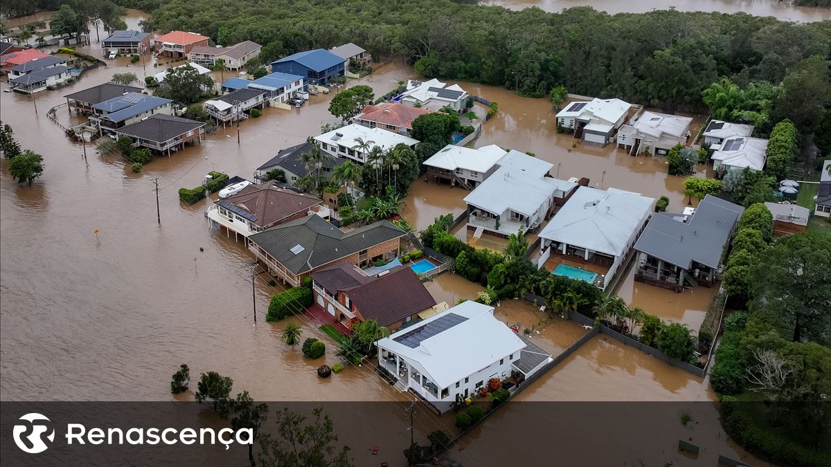 Austrália registra mortes de inundação, quarentena 50.000 pessoas