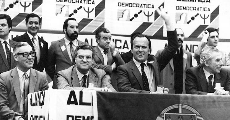 Balsmanha e 1983 AD terminou: “O grupo separatista de AD é tão grande que o governo começa a cair antes de conhecer os resultados das eleições”