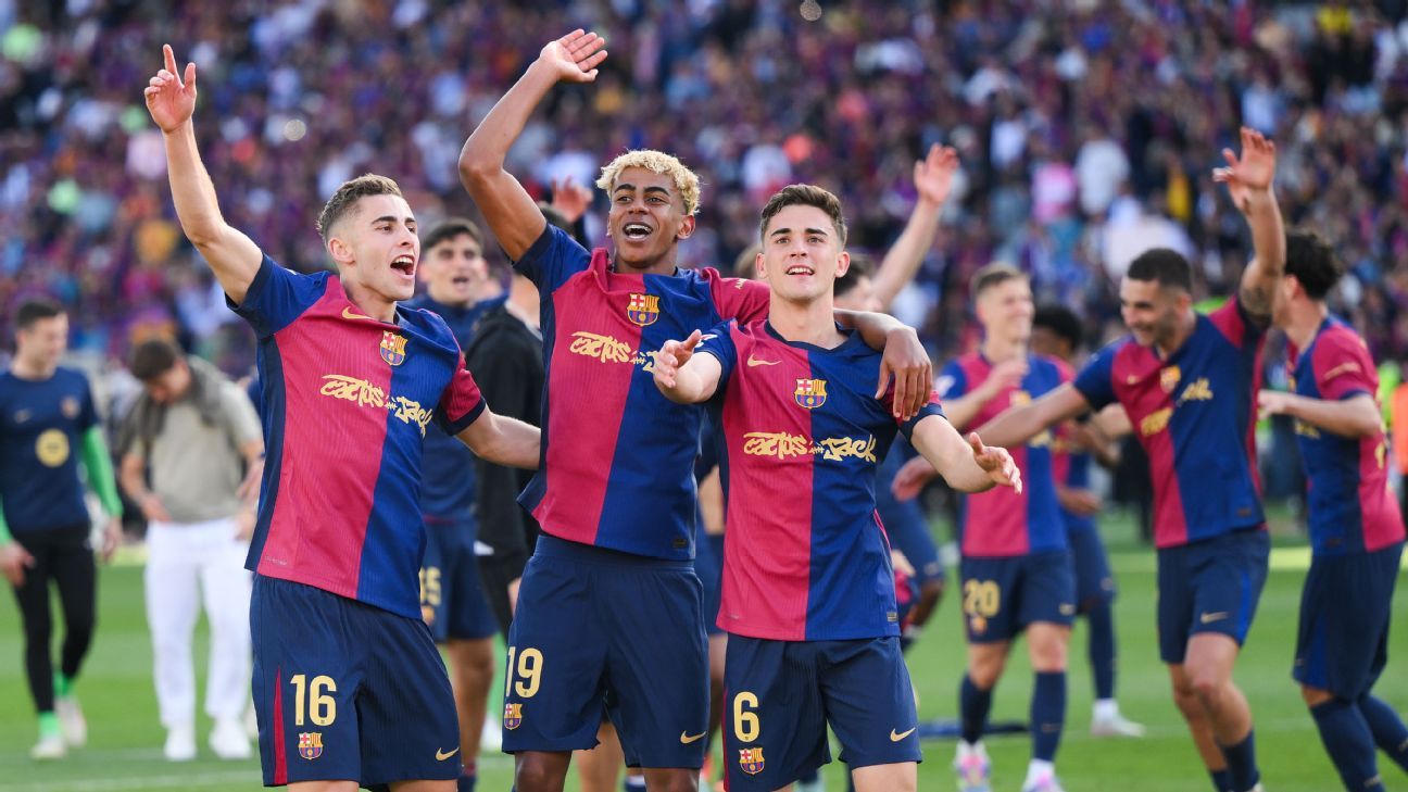 Barcelona win fourth Clásico of year, Chelsea stumble, more