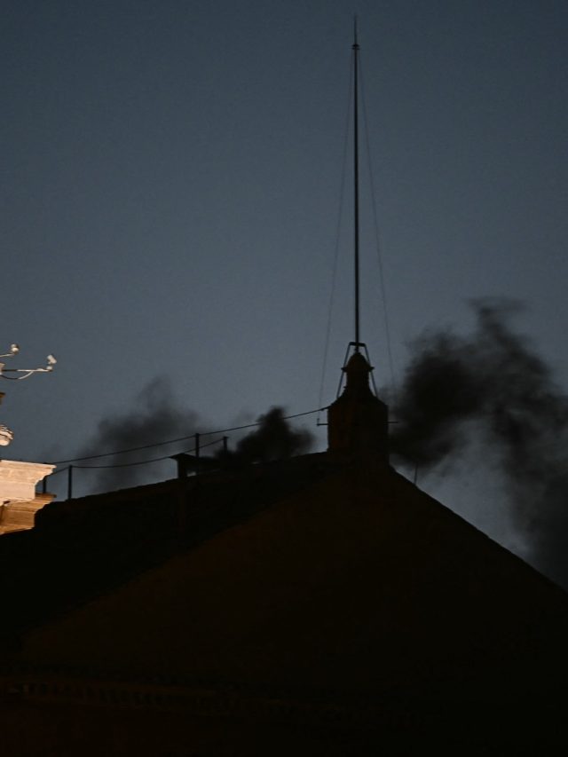 Black smoke appears when Cardinal elects the new pope in the first vote | Religious News