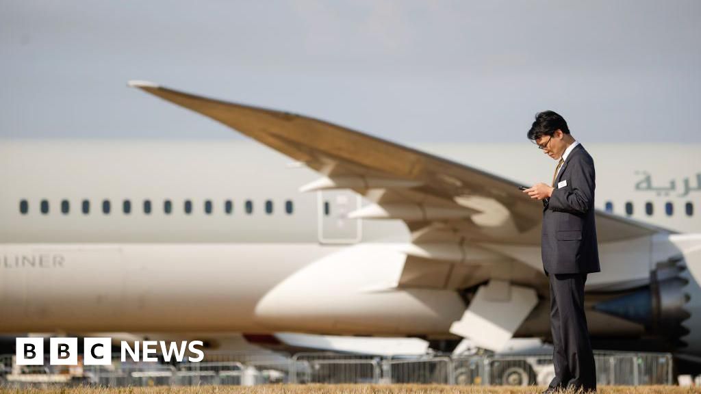 Boeing wins orders for up to 210 aircraft from Qatar Airways