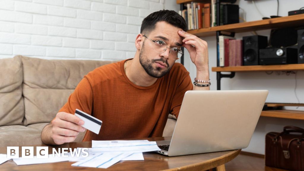 British financial regulators say one in 10 British people have no savings.