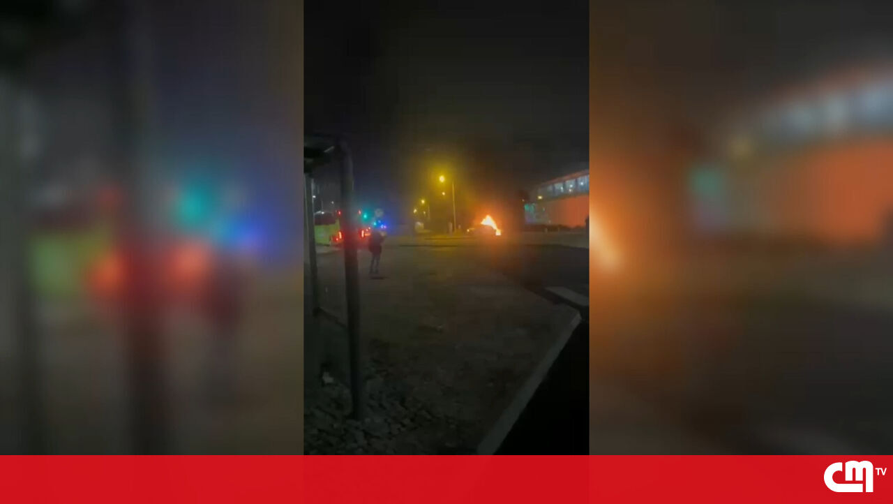Carros elétricos queimam no estacionamento de Portela de Sintra – Vídeo