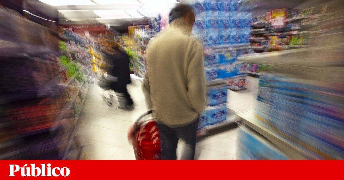 Cartões sociais eletrônicos para ajuda alimentar atingiram 39.000 | Pobreza