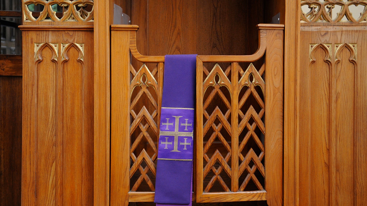 Catholic Church expels priests to comply with the law and demands child abuse confessions