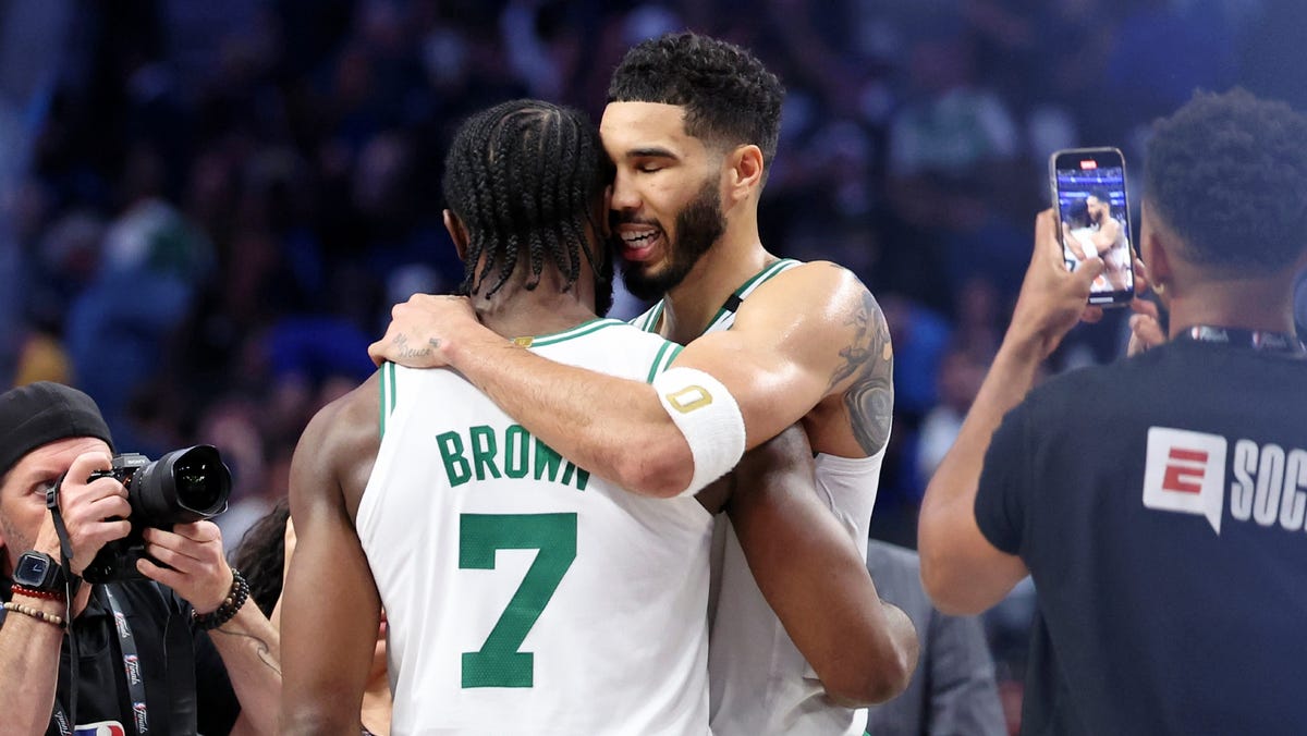 Celtics star joins Tiktok debate, he wins 100 men with a gorilla