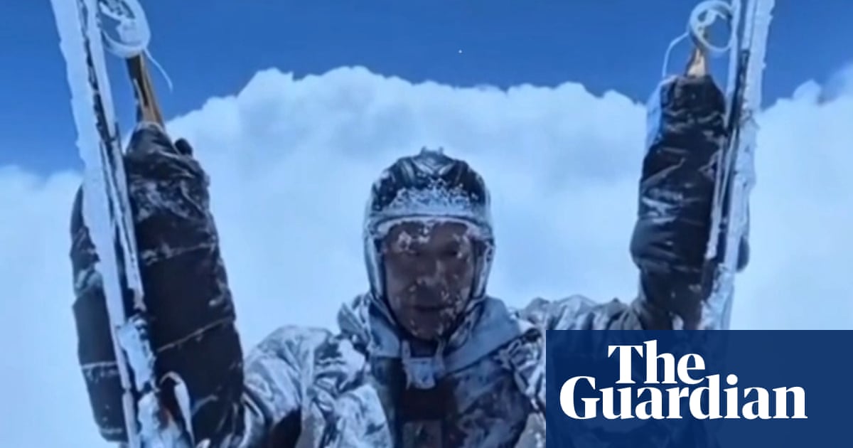 Chinese paragliders survived a 8,000-meter high flight above the clouds | China