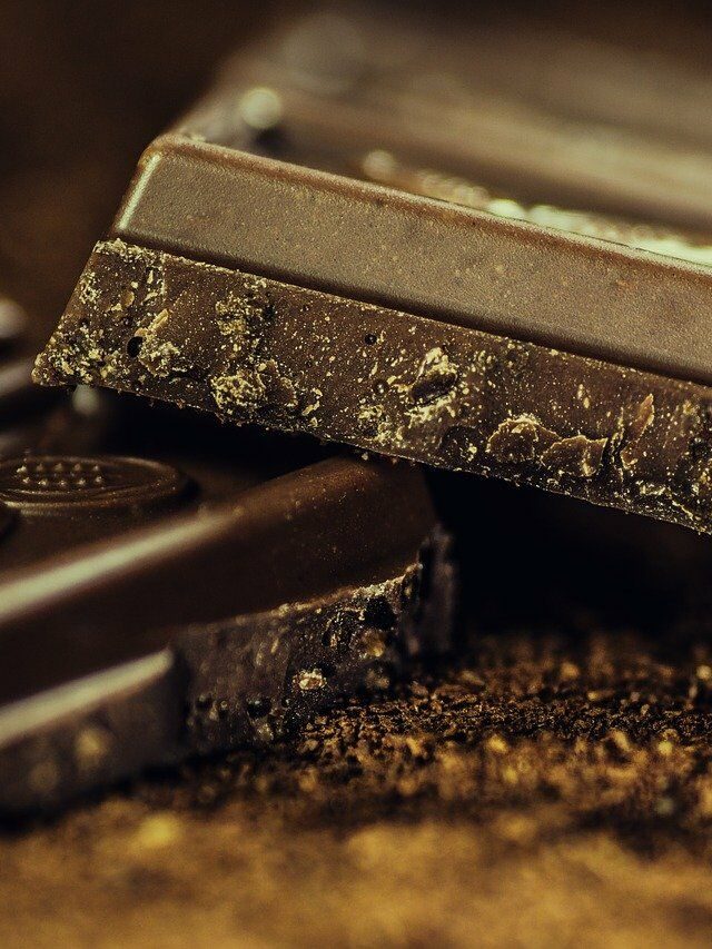 Chocolate escuro pode esconder segredos para travar o envelhecimento
