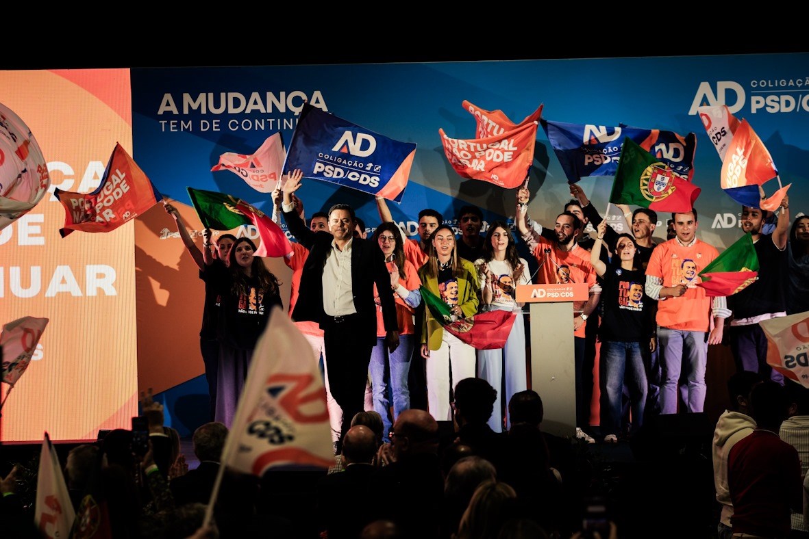 Comparado com o PS, o AD com oito pontos vantagem é próximo da maioria absoluta de IL | Polling