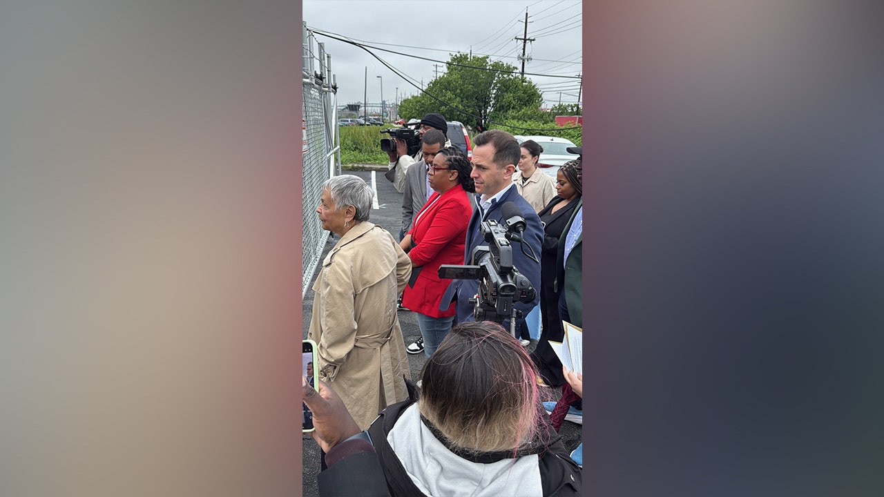 Congressmen rushed to the ice rink in New Jersey