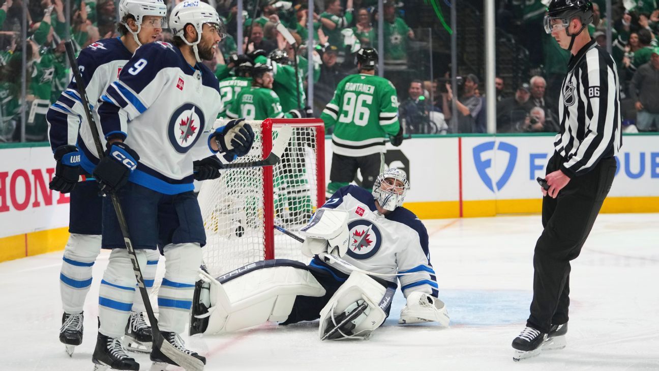 Controversial goals help to win the stars, 2-1 series lead