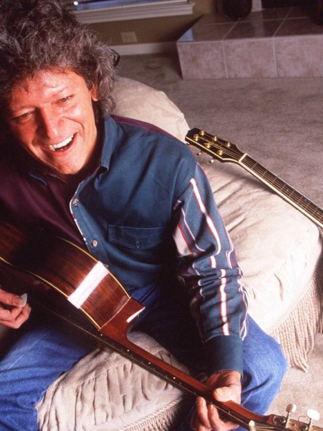 Country singer Johnny Rodriguez dies in 73