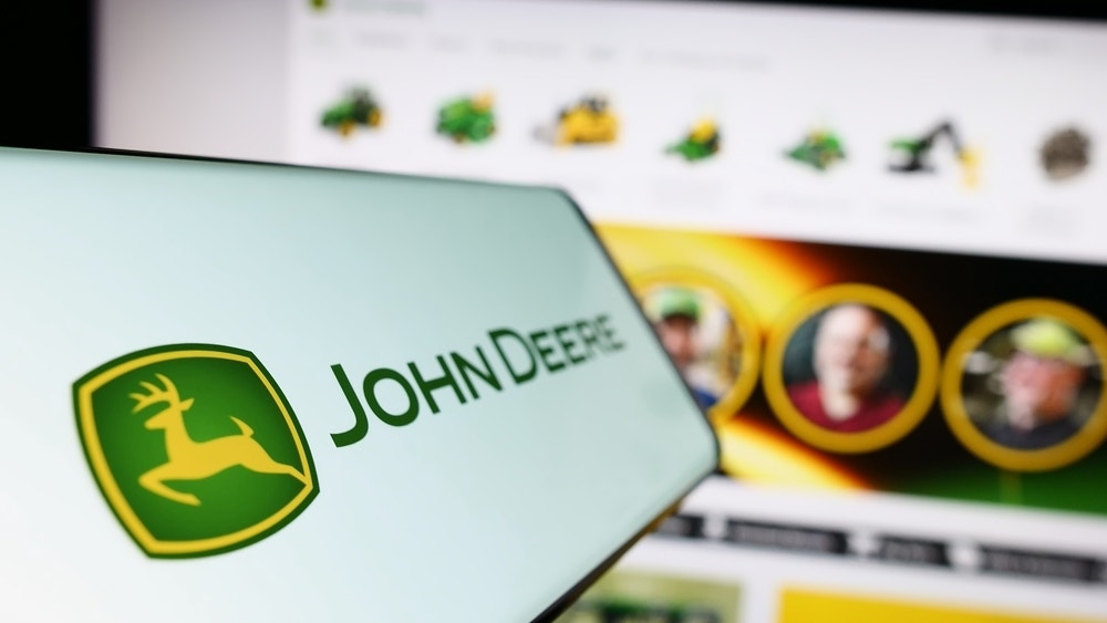 Deere's resilience shines through tariffs, analysts improve price forecasts
