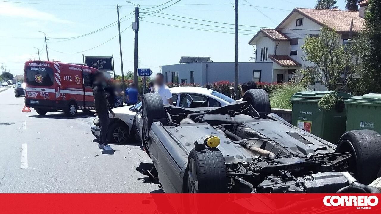 Dois homens ficaram feridos em colisão entre dois carros em Espinho-Portugal