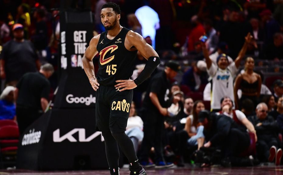 Donovan Mitchell Can't Believe the Knight's Exit - "Smash the City"