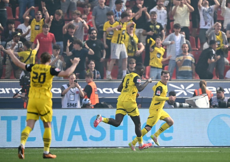 Dortmund thump leverkusen destroys Alonso's hometown