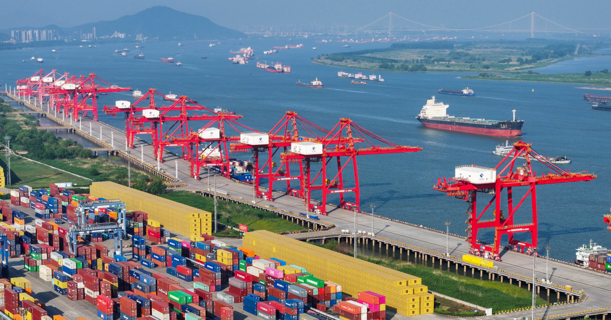 Dow rose 1,000 points after U.S. and China cut tariffs, S&P 500 points up 3%