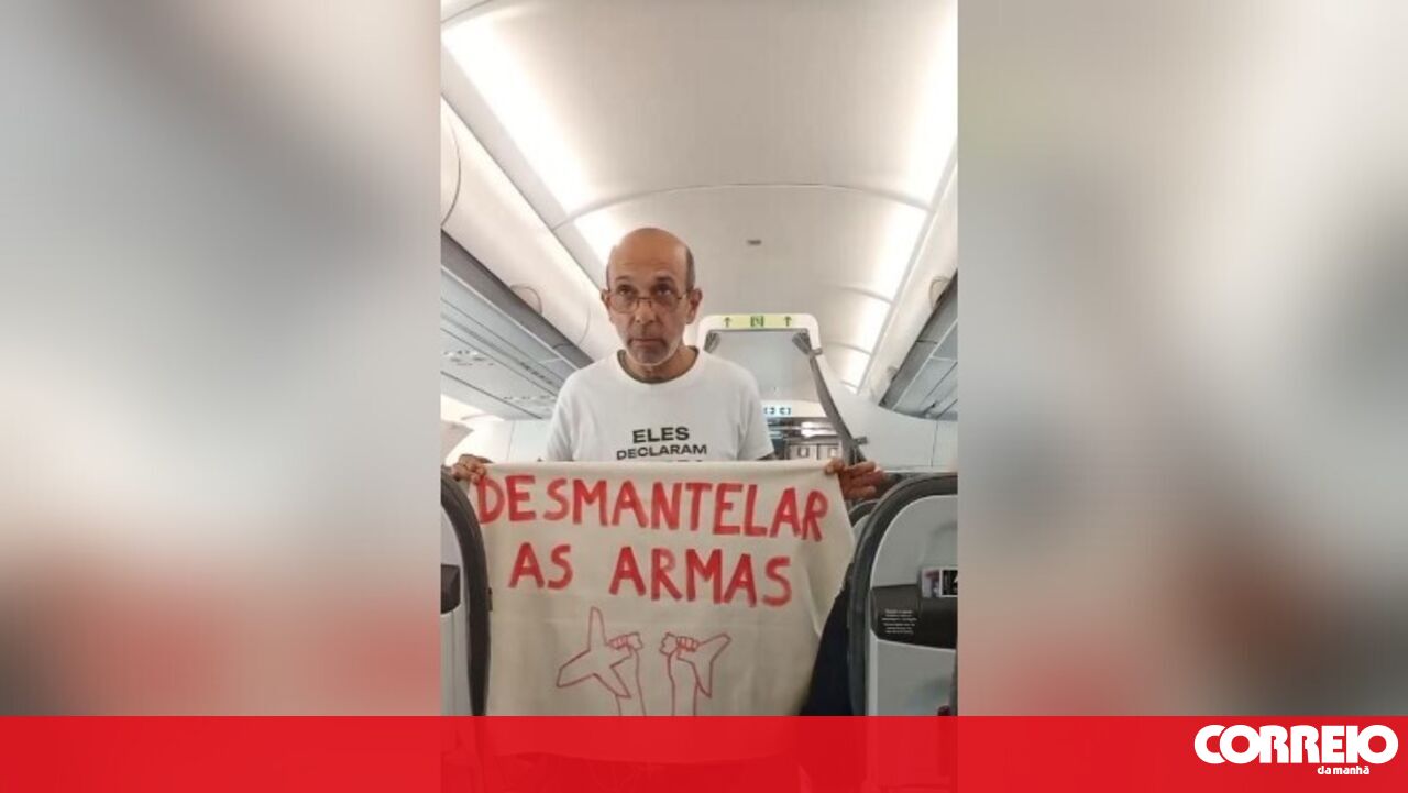 Durante os protestos, os aviões afastam os apoiadores do clima da força – sociedade